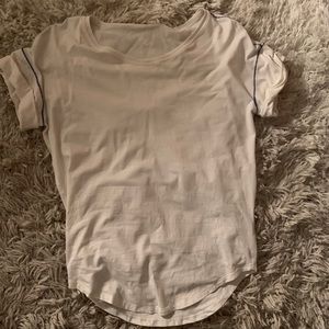 White lululemon tee